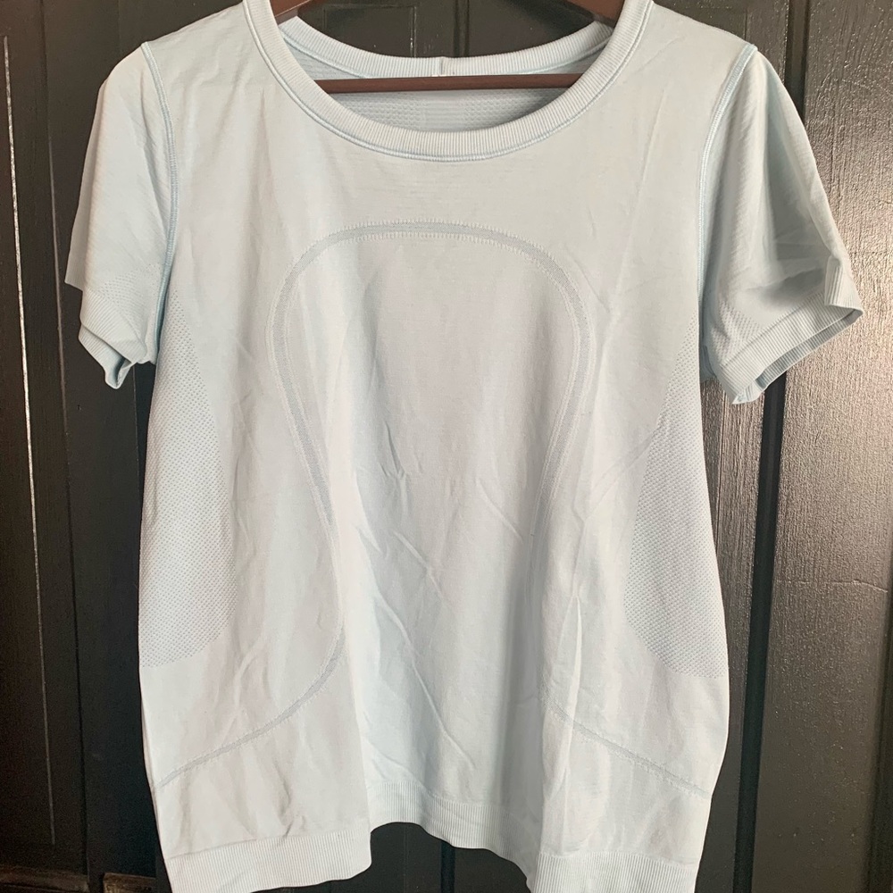 Women’s Lululemon Swiftly Tech 2.0 shirt. Light blue. Excellent Condition.